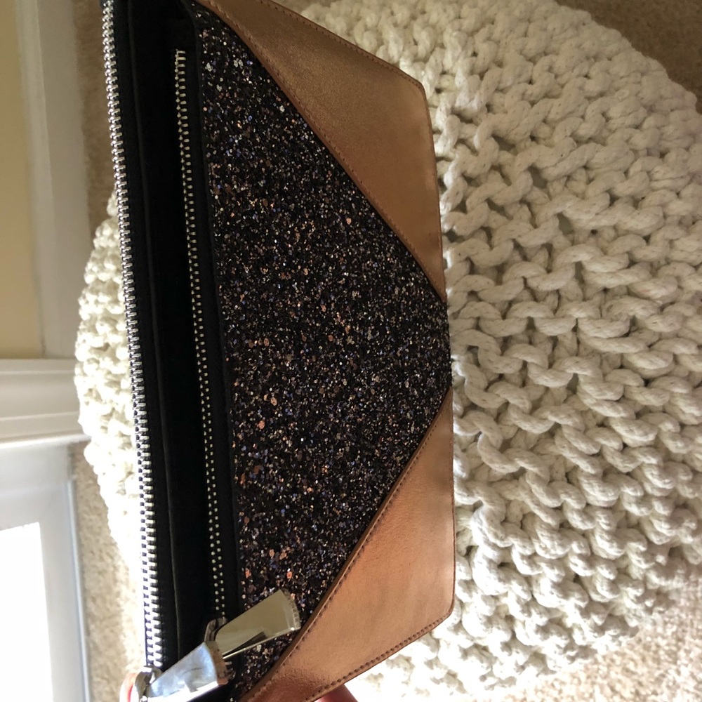 Express wristlet/clutch - Picture 4 of 6